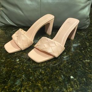 Women’s Light Pink Hills Sandals Sz 10